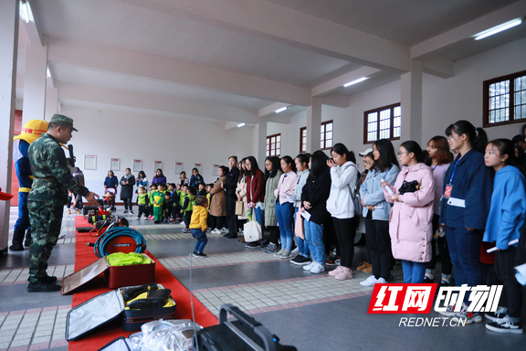 吉首：举行“119”宣传暨全民参与学习消防活动