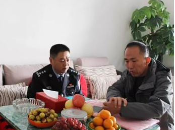 慈利县:慰问生病民警 传递组织关怀