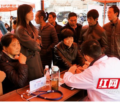 情暖初冬 长沙南湖医院下乡义诊扶贫平江