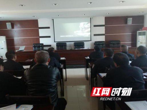洪江市森林公安局组织观看《榜样3》专题片