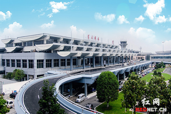 长沙黄花国际机场的航线网络已经辐射国内及韩日、东南亚等的大中城市。.jpg