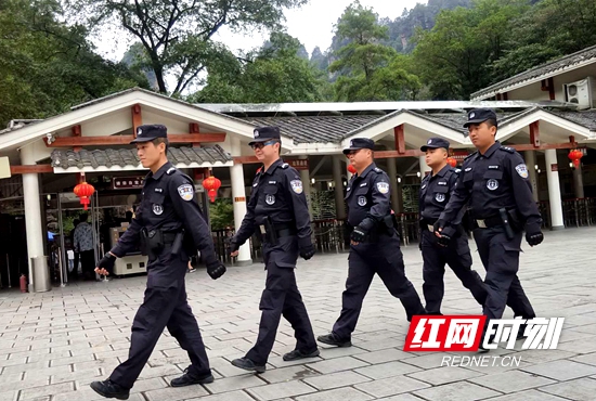 武警巡逻保景区平安.jpg
