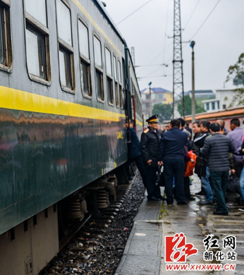 读懂新化｜慢悠悠的火车，静悄悄的站