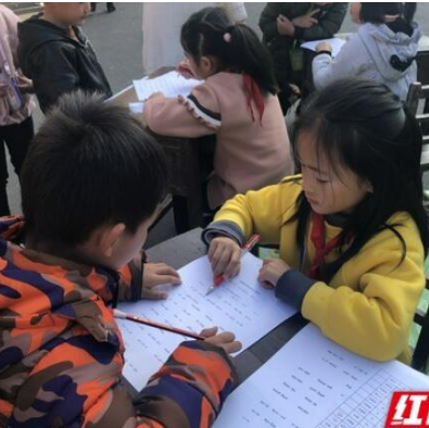 益阳谢林港镇学校30位小考官把关拼音检测