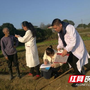 郴州：北湖区华塘镇田间地头送健康