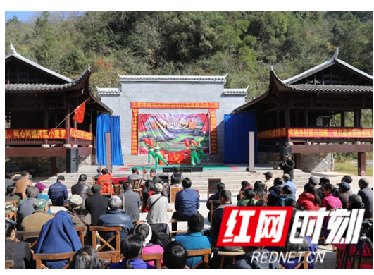永定区：“扶志大戏”接地气 百姓脱贫添信心