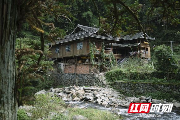 【少数民族特色村镇】长坪村：“苗侗长坪 山歌飞扬”