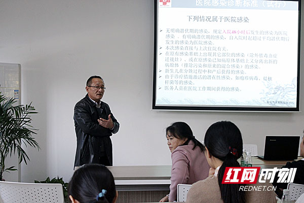 医院副院长杨伟讲解《医院感染诊断标准》副本.jpg