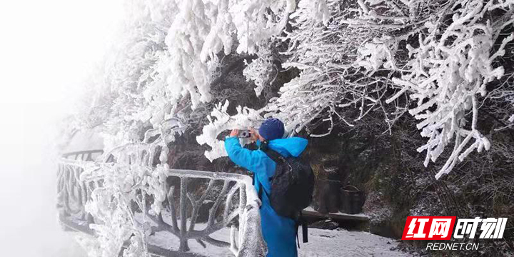 大雪节气 天门山迎今冬首场雪