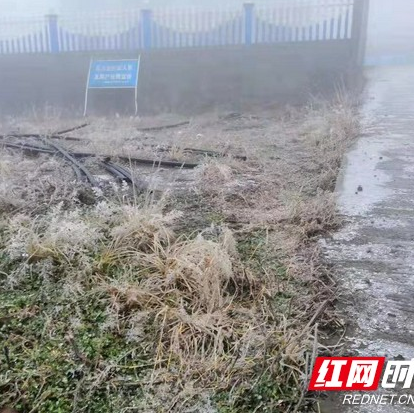 冰雪来临湘西交警加强执守保畅通