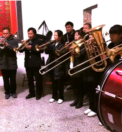 点赞｜田坪镇万龙村“移动道德讲堂”首次走进悼念灵堂倡导文明乡风