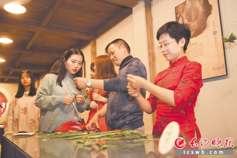今年11月7日,长沙市非物质文化遗产展示馆正式开馆,成为广大市民了解传统文化和非物质文化遗产的一扇重要窗口。 长沙晚报记者 黄启晴 摄
