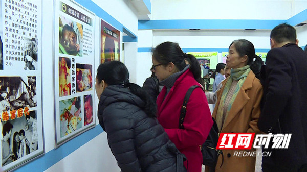 江华林业局干部职工参观禁毒教育基地_副本.jpg 江华林业局干部职工参观禁毒教育基地_副本.jpg