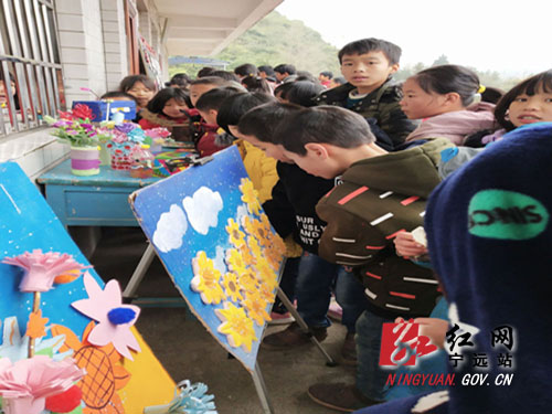宁远桐木漯学校举办“翰墨飘香溢校园 ”主题书画展