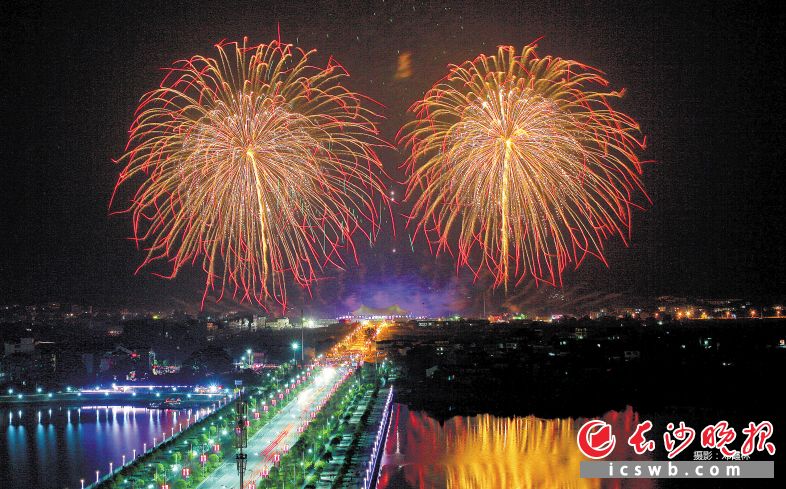 　　10月2日举办的浏阳焰火大会获评“2018长沙最具人气休闲旅游节会”。