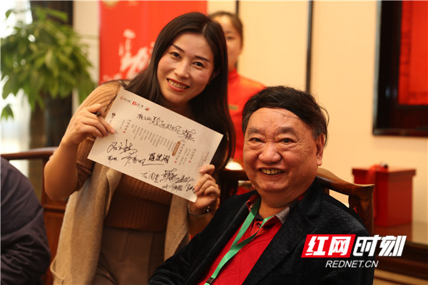 湘菜泰斗王墨泉先生祝红网美食越办越好。