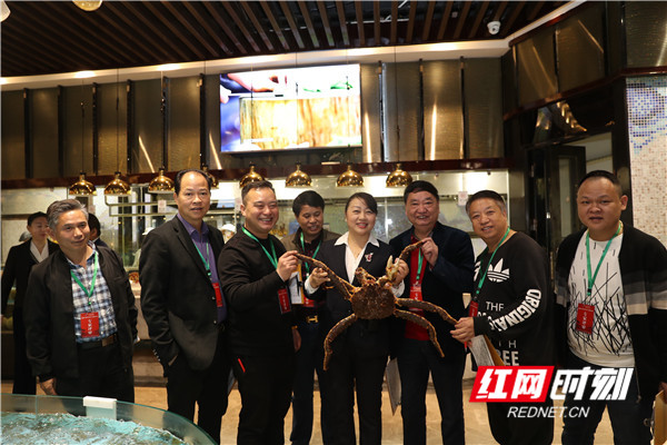 专家评审团在新长福测评。