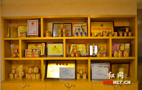 经过二十一年发展，果秀已成为国内罐头食品行业的佼佼者。2011年，“果秀”商标被评为中国驰名商标，并先后获得“国家科学技术进步二等奖”等多项荣誉。.jpg
