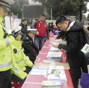 益阳市集中开展宪法宣传活动