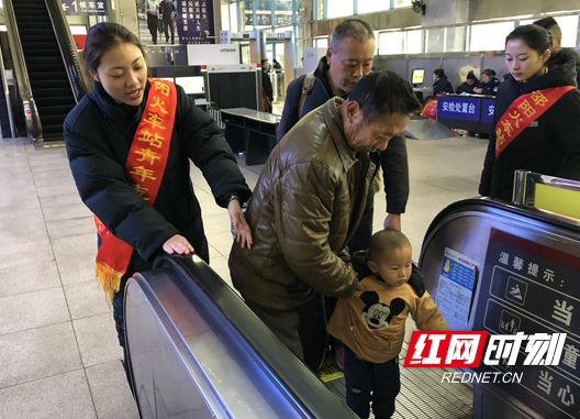 永不停歇的“红绶带” 用爱温暖回家路