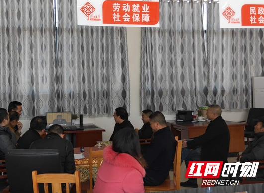 双清区组织收看庆祝改革开放40周年大会直播