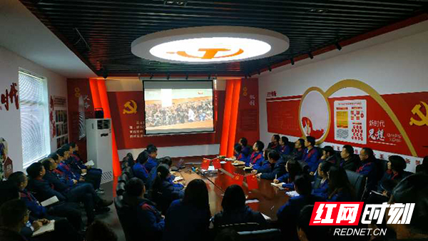 浏阳经开区蓝思科技集团组织员工观看.jpg 浏阳经开区蓝思科技集团组织员工观看.jpg