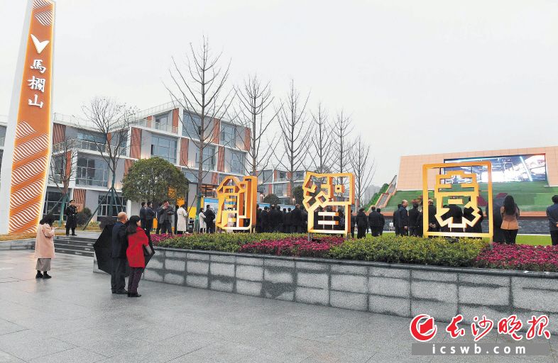 　　↓马栏山视频文创产业园创智园（一期）面积约2.8万平方米，建设周期7个月。今年5月26日开始主体吊装施工，预计12月底全面交付。　　本版图片均为长沙晚报记者 周柏平 王志伟 摄影报道