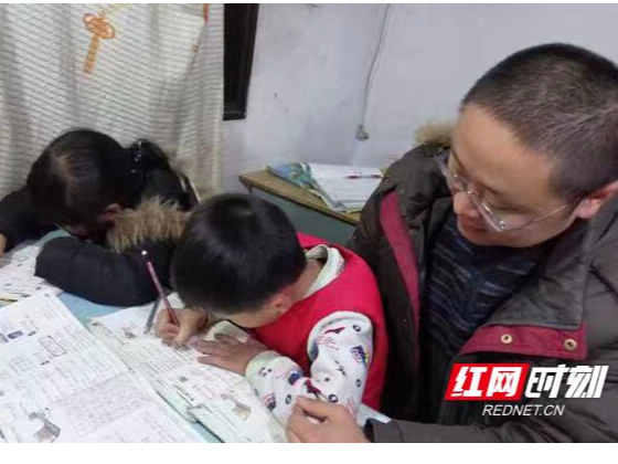 互联网时代 这个学校还在坚持上门家访
