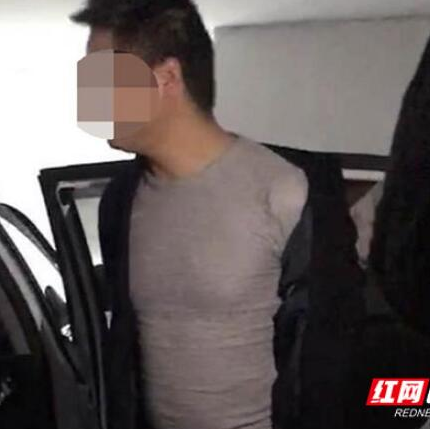 便衣民警外出蹲守  车子竟被小偷光顾