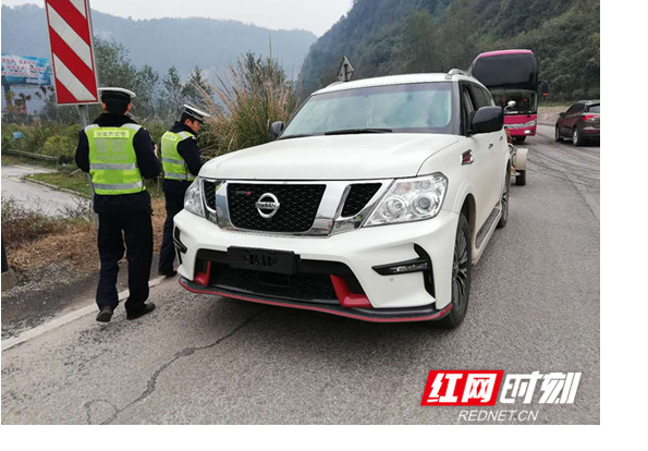 【交通秩序整治】武陵源交警开展城区交通秩序整治媒体通气会