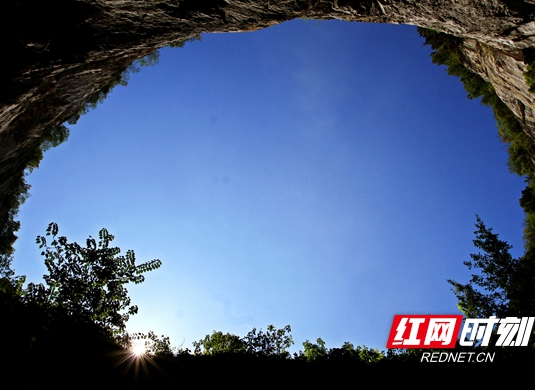 新宁：《天真派西游记》剧组走进“大地之眼”