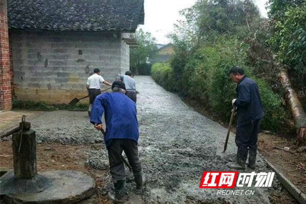 江华：交通扶贫解决七万余瑶胞出行困难