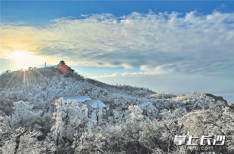 　　↑雪中天门山    均为资料图片