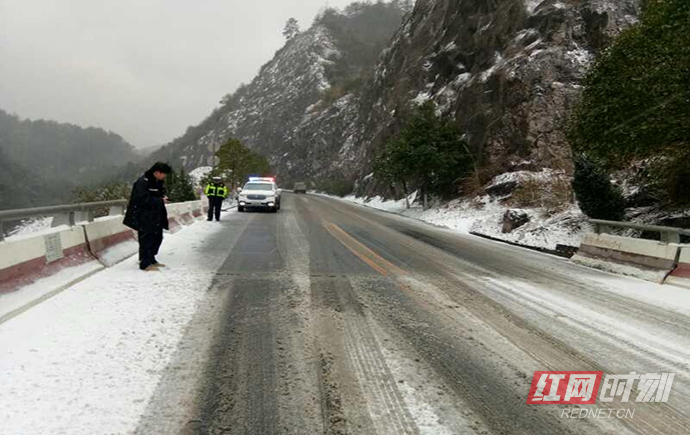 永顺县公路局积极应对雨雪冰冻天气