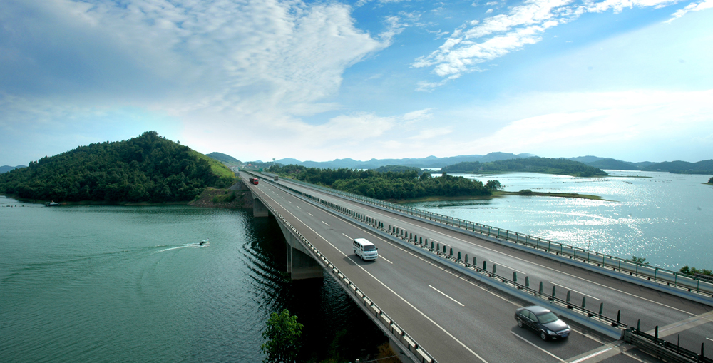 高速公路贯穿湘乡境内