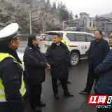 ​湘西交警浴“雪”奋战抗冰保畅通