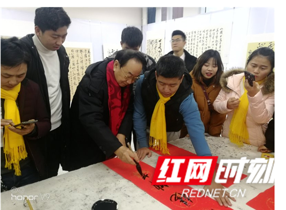 纪念毛泽东诞辰125周年暨著名毛体书画家李松晨书画展在张举行