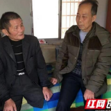 南县76岁老党员迎着风雪为贫困户送物资