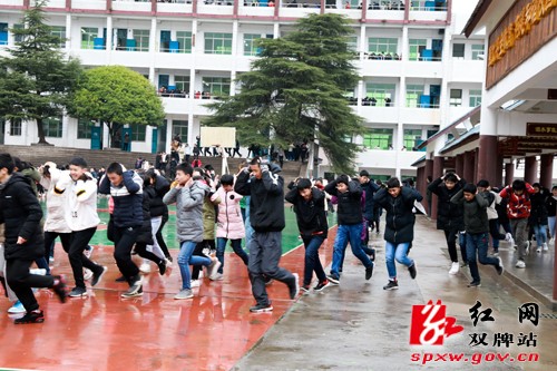 “关注学生安全•共享和谐生活”大型公益活动走进双牌