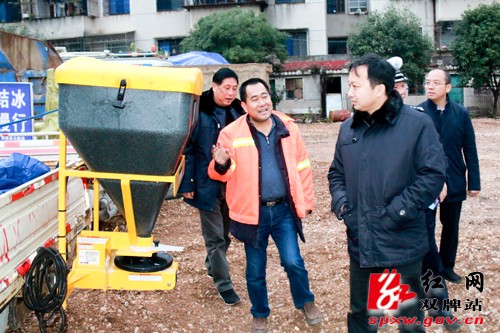 苏小康、肖质彬深入一线检查指导应对雨雪冰冻天气准备工作