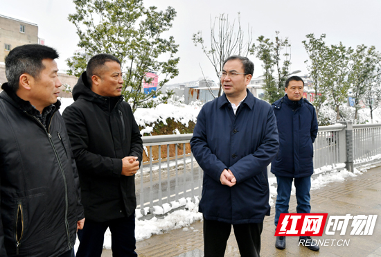 刘革安现场督导低温雨雪冰冻天气防范应对工作 向奋战在抗冰保畅一线干部群众致以慰问和感谢