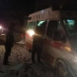 寒冷的雪夜，大通湖民警护送孕妇生产 