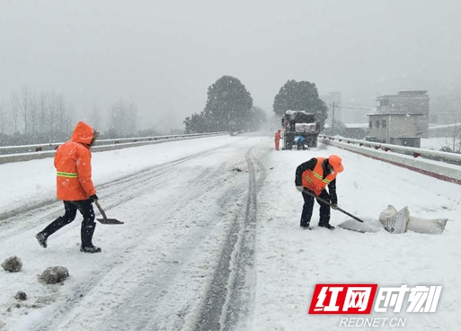 隆回县公路管理局：全线出击 抗击低温雨雪冰冻灾害