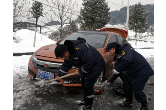 冷水江市超限检测站风雪中暖人心