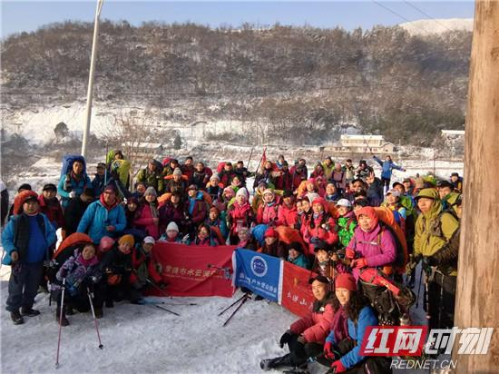 “百人百山行”重装徒步穿越张家界中里大峡谷活动圆满收官