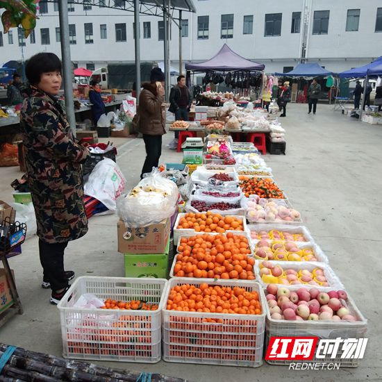 慈利：龙潭河镇农贸市场开业了