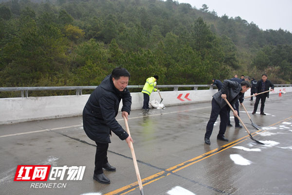 宁远公安全警动员 抗冰雪保平安