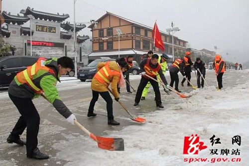 “雪儿”来吧 公路人陪你“玩” 到底