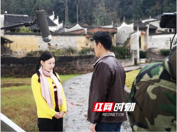 贺岁剧《鸡毛飞满天》在江华大圩拍摄，助推全县脱贫攻坚
