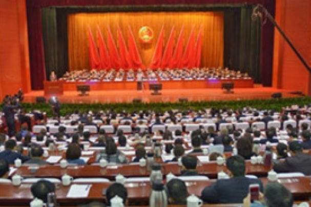 市十五届人大四次会议举行第二次全体会议 胡衡华胡忠雄出席